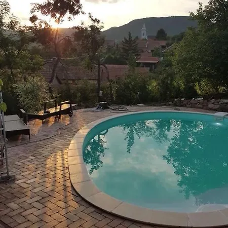 Bell House Vakantiehuis Bukkzserc