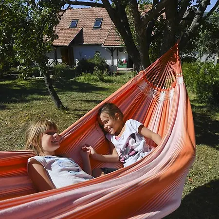 Vakantiehuis Bell House Bukkzserc